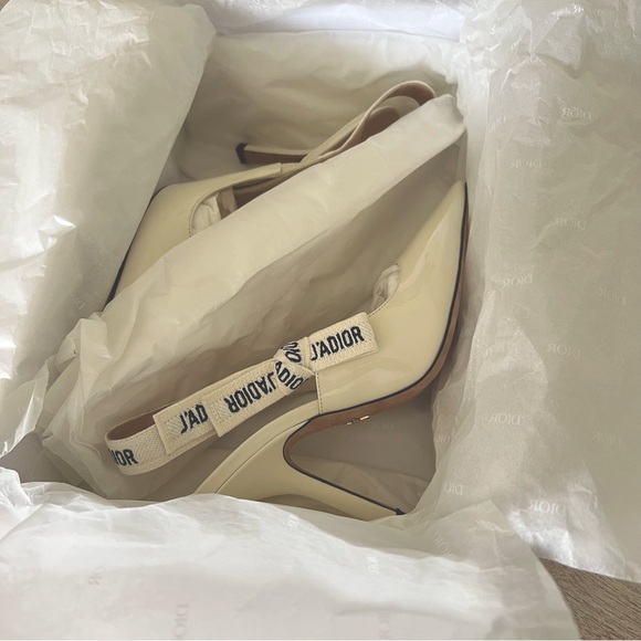 J'Adior Slingback Pump
Christian Dios heels/pumps Patent Calf & R - Picture 13 of 17